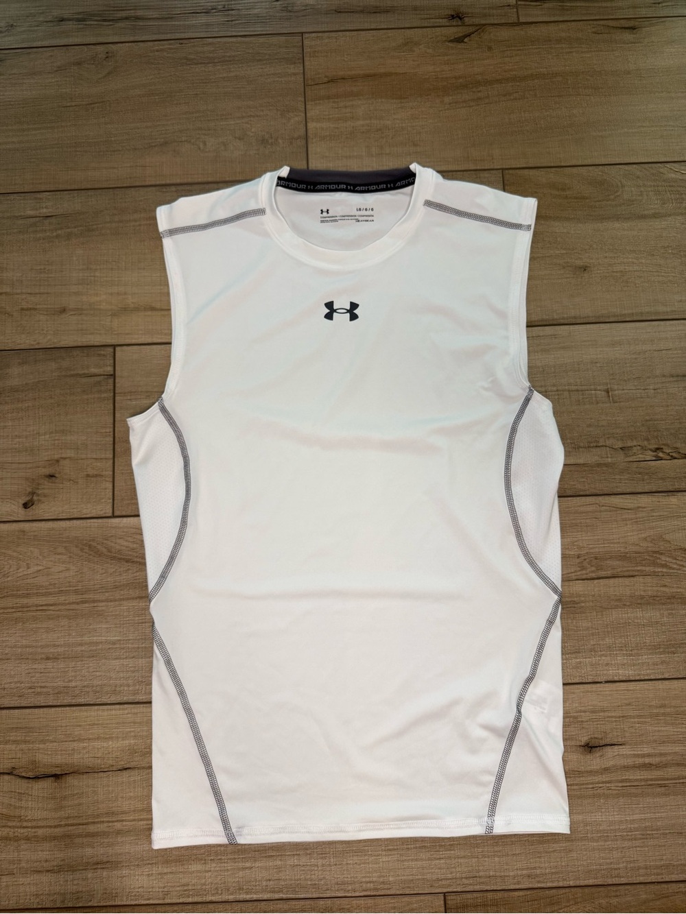 Under Armour White Sleeveless Performance Tank with Contrast Stitching